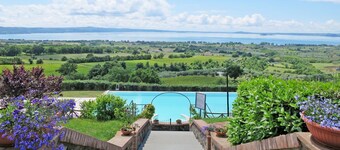 Nice apartment for 4 people with WIFI, A/C, pool, TV, patio and parking