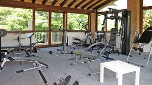 Fitness facility - Lovely apartment for 4 people with A/C, WIFI, pool, TV and patio (San Lorenzo Nuovo)
