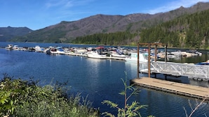 A marina with boats docked, surrounded by mountains and clear skies. - Spacious 3-Story Home, 4 bedrooms, Sleeps 12, Easy Trailer Parking (Detroit)