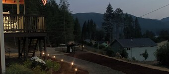 Spacious 3-Story Home, 4 bedrooms, Sleeps 12, Easy Trailer Parking