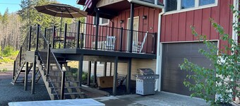 Spacious 3-Story Home, 4 bedrooms, Sleeps 12, Easy Trailer Parking