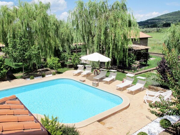 L'Eau, Plante, Propriété, Piscine, Nuage, La Nature, Ciel, Bleu Azur, Arbre, Mobilier De Jardin