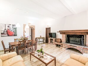 Televisión, chimenea