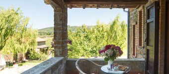 Nice apartment in villa with hot tub, WIFI, pool, TV, patio, pets allowed and panoramic view