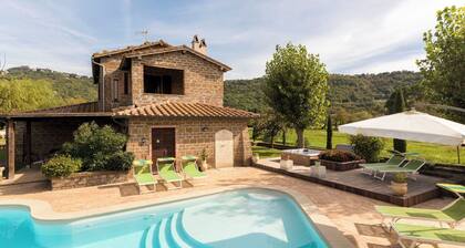 Lovely apartment in villa with pool, WIFI, hot tub, TV, patio, pets allowed and panoramic view