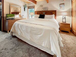 5 bedrooms, desk, iron/ironing board, travel cot
