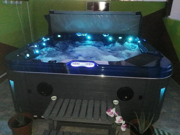 Baignoire à remous intérieure