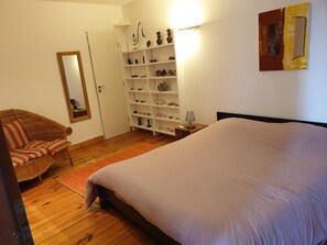 4 Schlafzimmer, Schreibtisch, Bügeleisen/Bügelbrett, WLAN