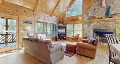 Wunderschönes Cottage am Wasser mit Bar, Flussdeck und privatem Whirlpool!