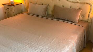 3 quartos, ferros/tåbuas de passar roupa, berço de viagem