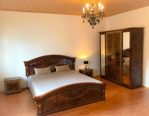 3 bedrooms, iron/ironing board, travel cot, free WiFi