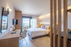 Colchones con pillow-top y caja de seguridad en la habitación