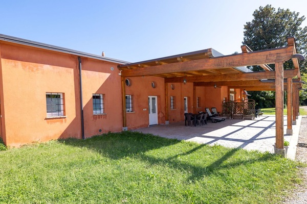 Himmel, Eigentum, Pflanze, Gebäude, Holz, Fenster, Grundstueck, Baum, Gras, Schatten