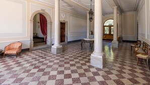 A spacious hall with a checkered floor, columns, and classical architecture. - Cosy apartment for 6 guests with A/C, WIFI and TV (Cervignano Del Friuli)
