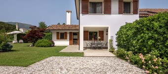 Beautiful  villa for 7 people with WIFI, A/C, TV and terrace