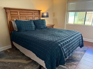2 bedrooms, desk, iron/ironing board, free WiFi - Short walk to Shands, VA, University of Florida 1 (Gainesville)