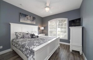 4 habitaciones, tabla de planchar con plancha, cuna de viaje y wifi 