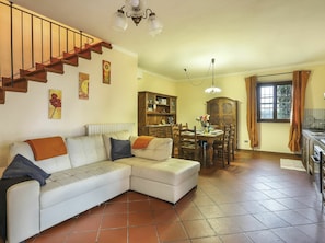 TV - Beautiful private villa for 6 people with A/C, private pool, WIFI, TV, terrace and pets allowed (Capannori)