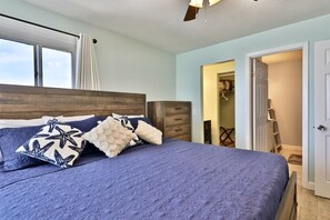 2 bedrooms, iron/ironing board, internet, bed sheets - Summit 2BR 2BA 8th Floor End Unit!!! (Panama City Beach)