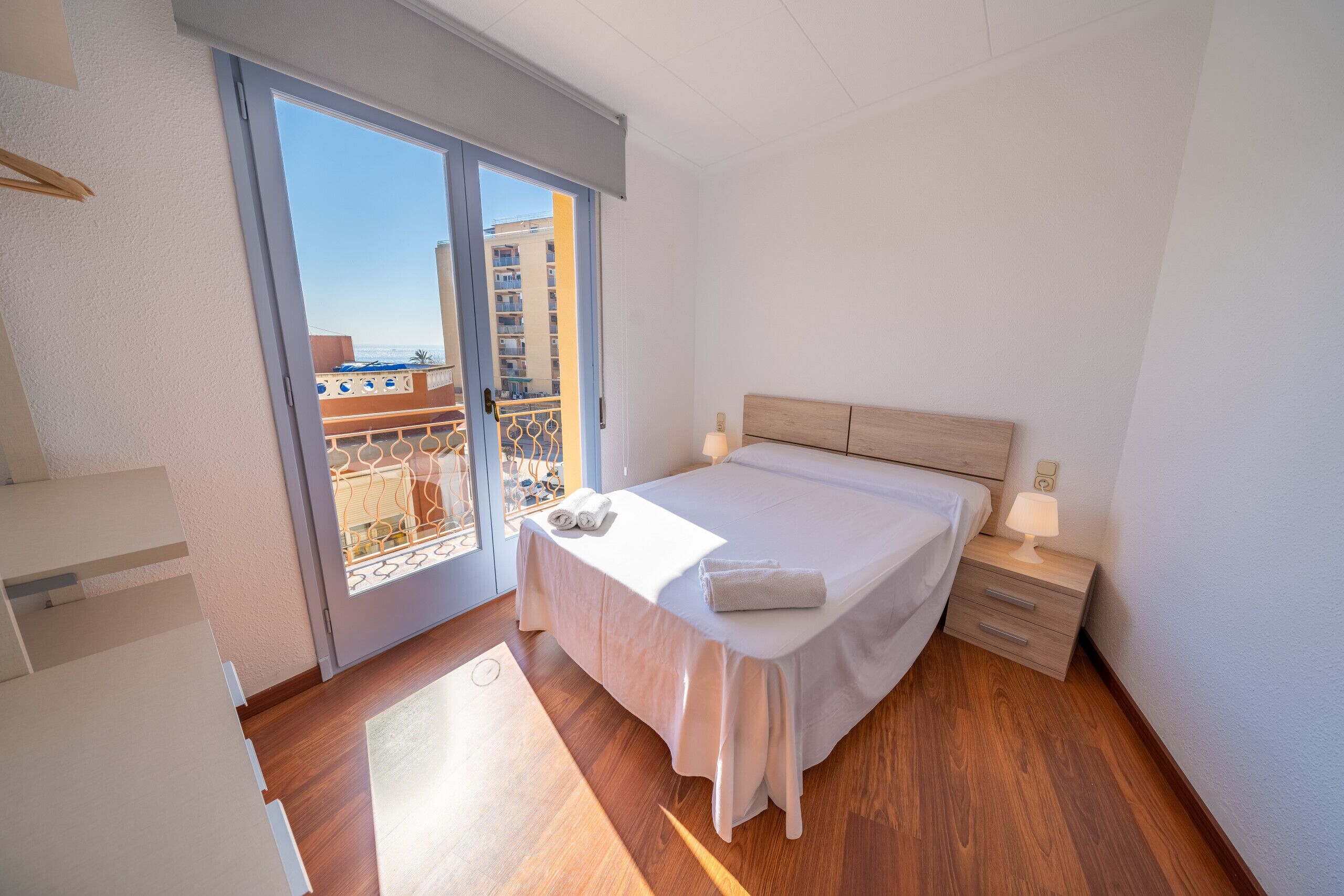 2 slaapkamers, een strijkplank/strijkijzer, gratis wifi, beddengoed