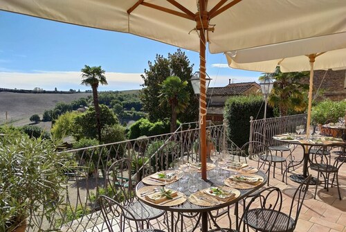 Pasqui Villas: La Consuma Historische Villa in einem Dorf, Garten, Aussicht, Pool, WiFi