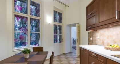 Belle Epoque II, luxury suite 50m to Main Square
