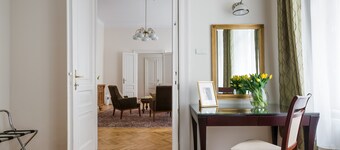 Belle Epoque II, luxury suite 50m to Main Square