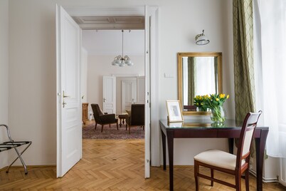 Belle Epoque II, luxury suite 50m to Main Square