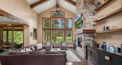 Tyylikäs golfkenttä kotiin! Pelihuone, kylpytynnyri, palo-kuoppa, pingispöytä ja paljon muuta!