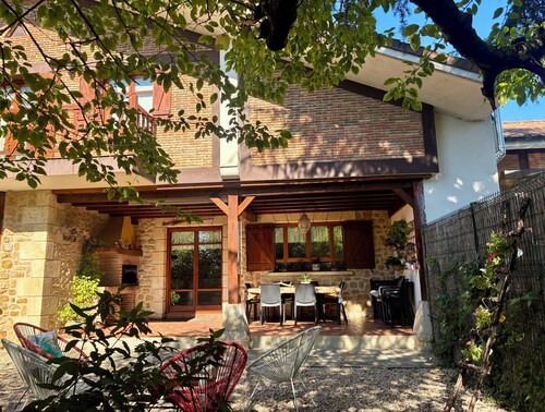 Great location, perfect for groups. Private garden with a barbecue.