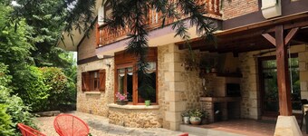 Great location, perfect for groups of 15 people. Private garden with barbecue