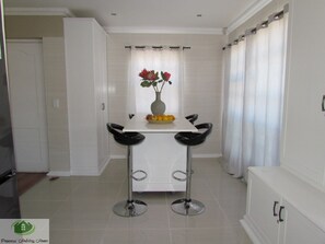 Fridge, microwave, oven, stovetop - Princess Vacation Home (Richwood)