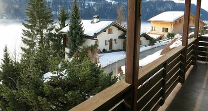 Cosy apartment for 5 people with WIFI, TV, terrace and parking