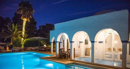Villa, 8BR, Sea views, walk to the beach, pool house