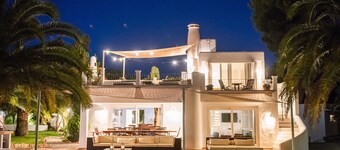 Villa, 8BR, Sea views, walk to the beach, pool house