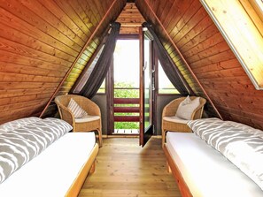 2 bedrooms, travel cot, free WiFi