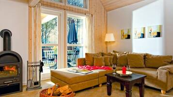 Fernseher, Kamin, DVD-Player