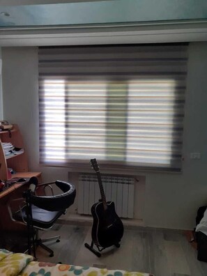 واي فاي مجانًا وملاءات أسرّة