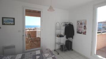 2 bedrooms, iron/ironing board