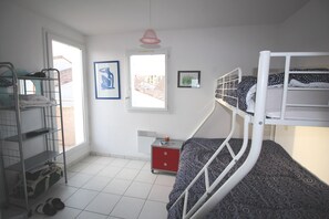 2 bedrooms, iron/ironing board