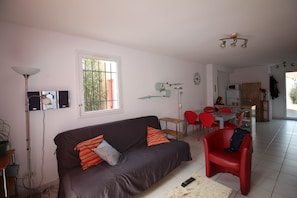 TV, DVD player, books, stereo