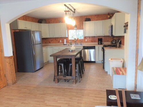 Hillside Cottage in Beautiful Downtown Hermann