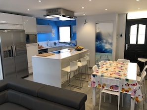 Interior - Fully air-conditioned house with 40m2 terrace 200m from the beach. (Le Grau-du-Roi)