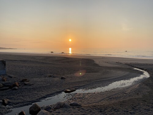 Ocean View 5 makuuhuoneen rantatalo kävelyetäisyydellä rannasta
