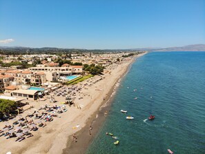 Beach - Luxury Suites | Modern Athina Suites In Platanias with Pool (Chania)