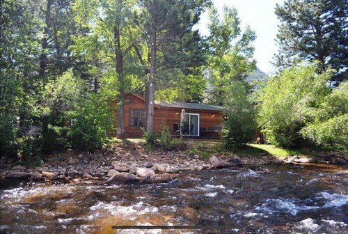 Cozy cabin on the river #6024