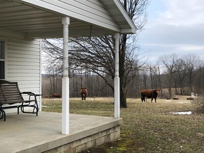 LAKE SHELBYVILLE KIMBLE'S FARMHOUSE.  SLEEPS 9