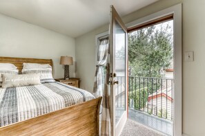 2 bedrooms, iron/ironing board, free Internet, bed sheets