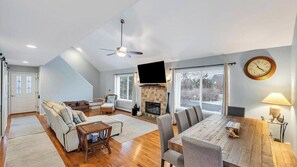 TV, fireplace - Georgia Place: Newly Renovated Kitchen, Fire pit, Close to Montauk Downs... (Montauk)