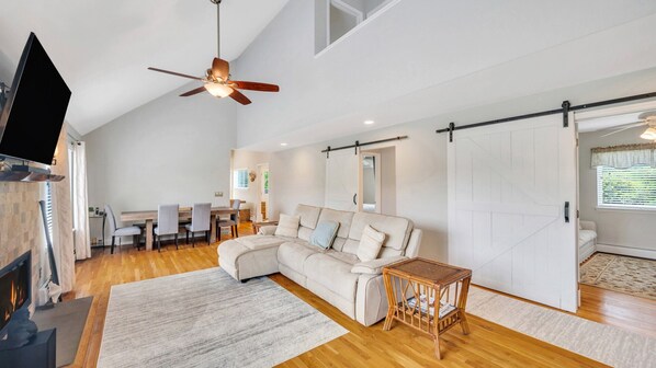 Télévision, cheminée